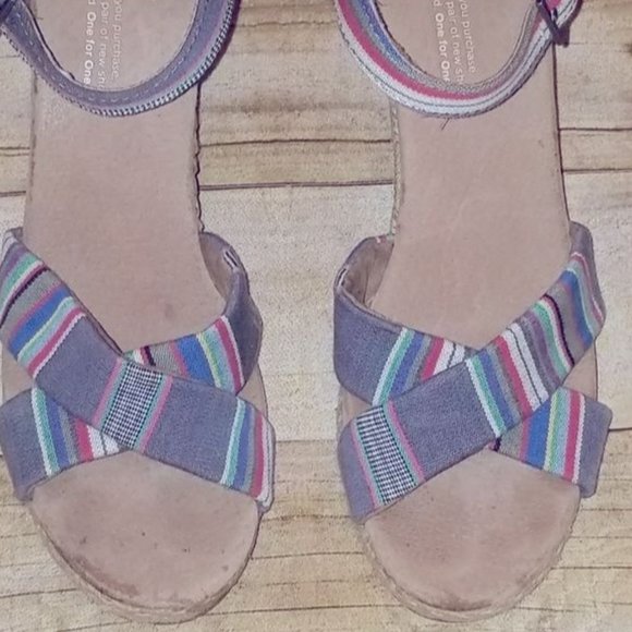 Tom's Denim Stripped Wedge Sandal Espadrille size 8 38.5 EU - Picture 2 of 6